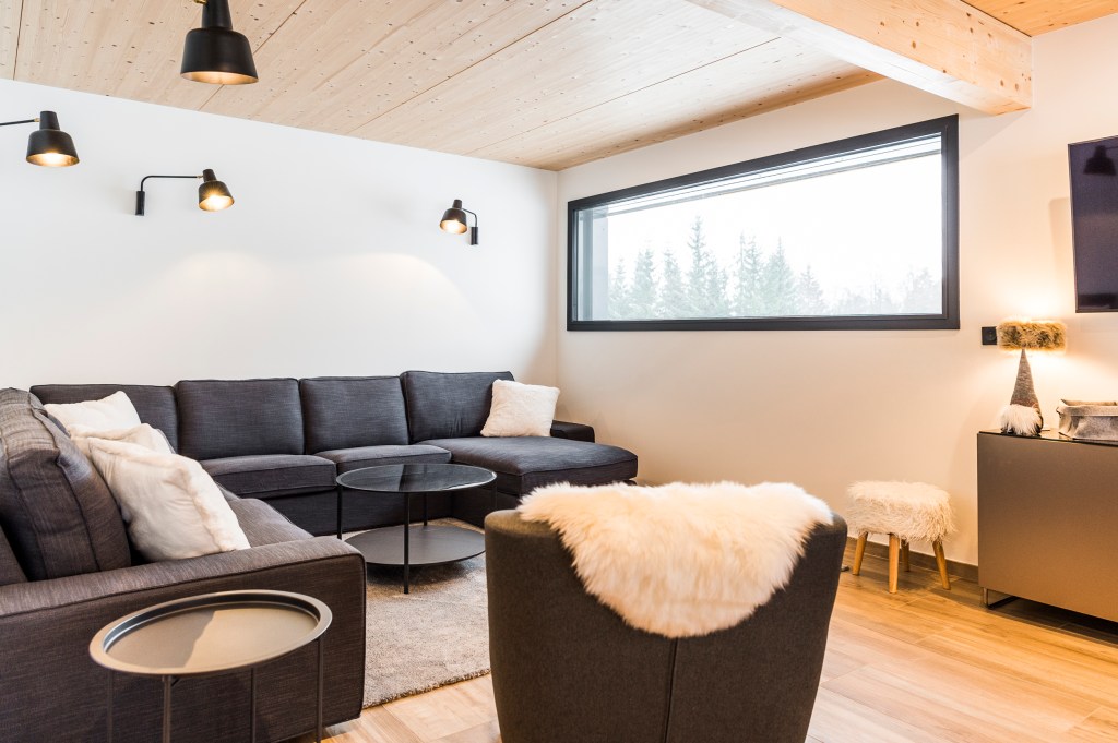 salon cosy dans un chalet jurassien moderne station des rousses